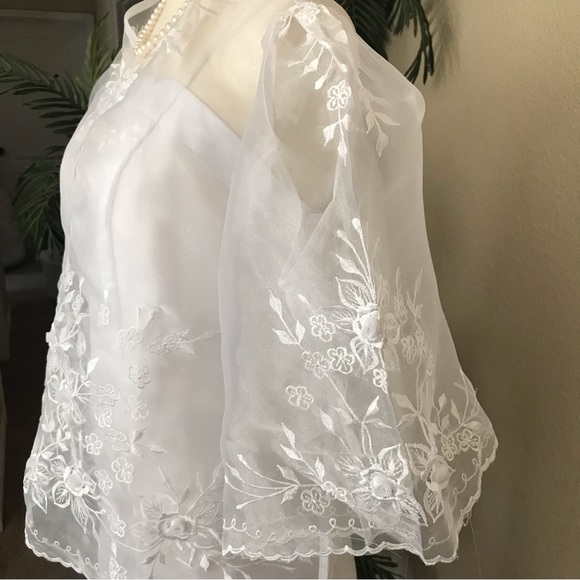 Beautiful White Maria Clara Filipiniana gown with classic embroidery, 3 pcs. Set - Picture 11 of 17